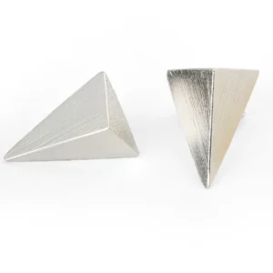 Piramide prateada